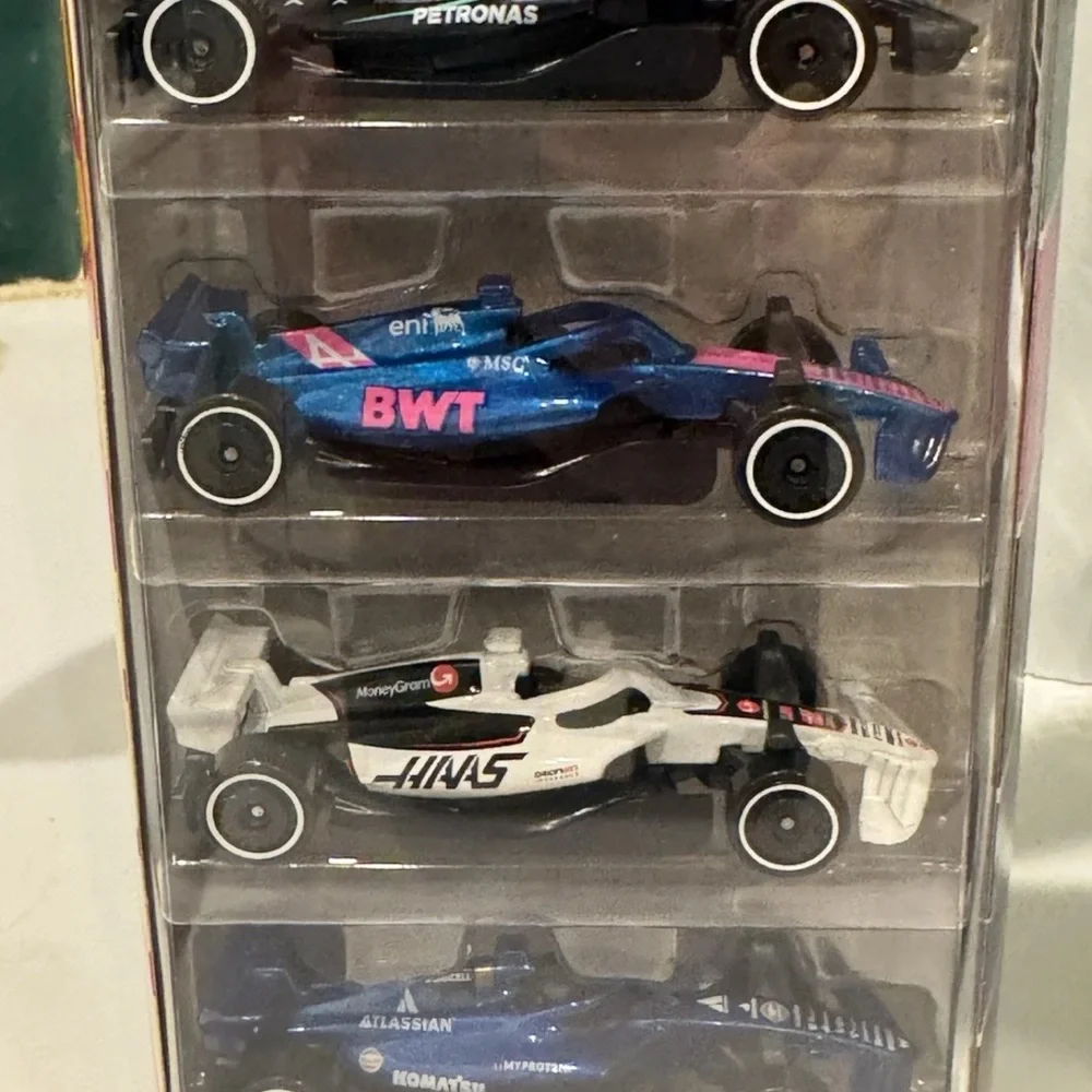 Formula 1 (2 Sets ) 5-Car Pack 10 cars total Mercedes Red Bull HASS HOT WHEELS